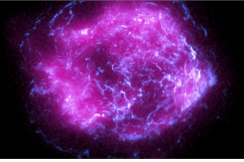 NASA показало взрыв сверхновой звезды и появление черной дыры